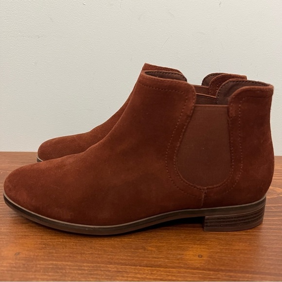 Clarks Trish Chelsea Suede Mahogany Fall Ankle Boots NEW 7 - Picture 6 of 12